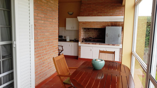 Imagen 13 de 30 de Casa En 2 Plantas Con Parque Y Piscina
