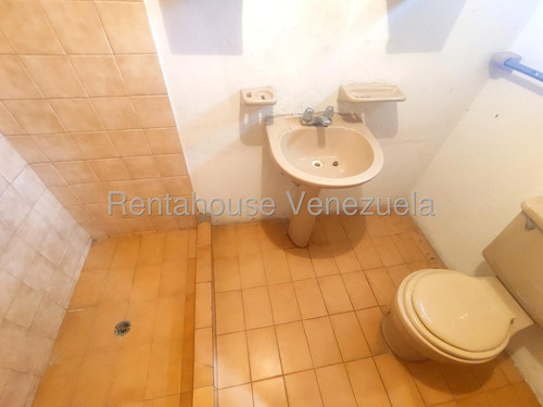 Amplia Casa De 2 Niveles ,para Remodelar A Su Gusto En Venta Ubicada En El Paraíso 25-17760