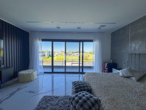 Casa En Venta En El Yacht Nordelta, Tigre! 3 Plantas Y 4 Dormitorios Con Sala De Microcine!
