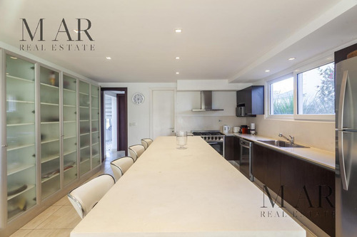 Casa En Venta Y Alquiler En Barrio El Golf, Nordelta. Salida A La Laguna