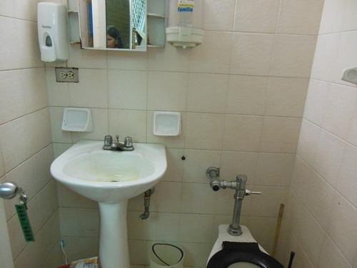 Exclusivo Local Comercial Ubicado En Galerias Prados Del Este #25-18102