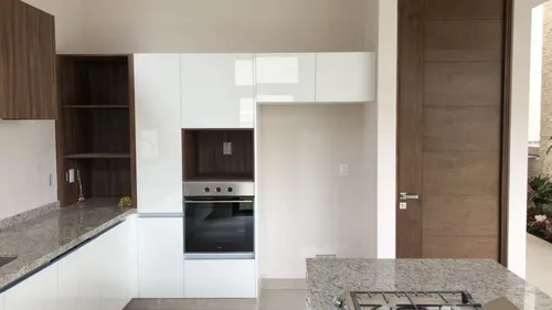 Residencia De Autor En: Altozano, 4ta Recamara En Pb, 5.5 Baños, Cochera Techada