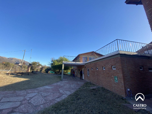 Hotel Sobre Los Mandarinos, Carpintería.