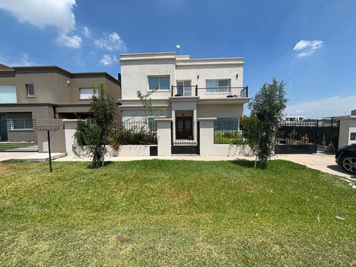 Venta De Casa De 3 Dormitorio En Don Mateo