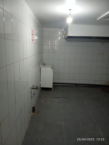 Propiedad Comercial Avda. Pajaritos Con San José.-
