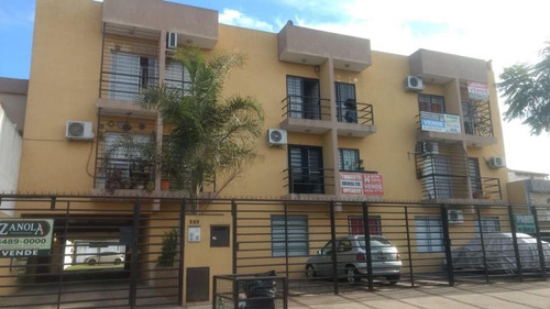 Dueña Vende Dos Ambientes Amplio En Morón Parana 585, Segundo Piso X Escalera, Lindo Edificio. Solo Whatts