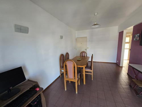 Departamento Venta De Tres Ambientes Con Balcón Al Frente - Apto Crédito