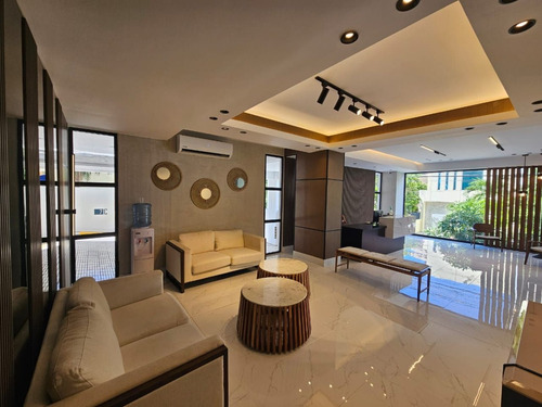 Apartamento En Venta En Zona Universitaria, Santo Domingo, 100m2, 2 Hab. 2 Parqueos, Excelente Ubicacion, Todas Las Comodidades, Seguridad, Oportunidad De Invertir.