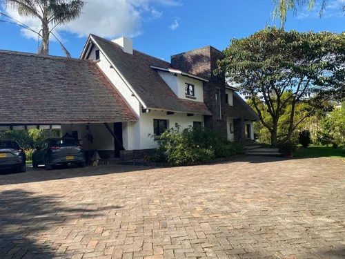 Casa En Arriendo/venta En Canelon. Cod V16453