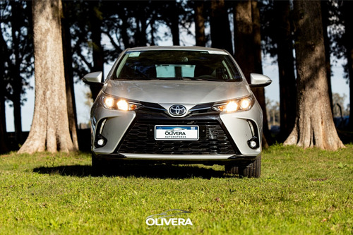 Imagen 2 de 13 de Toyota Yaris Sedán Xls At Tss - 0km Olivera Automotores