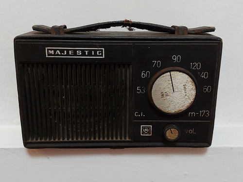 Radio Antigua Forrada En Piel Años 50's Para Adorno 