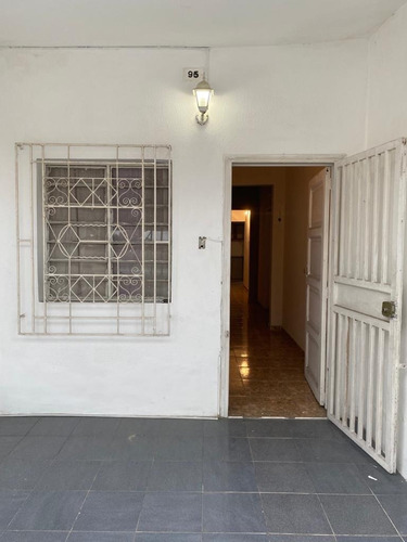 Imagen 10 de 13 de En Venta Dos Casas Construidas En 350 Metros De Terreno Con Tenencia Privada