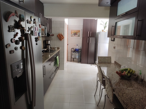 Imagen 12 de 14 de Apartamento Amplio De 150mts. 4hab; 3 Baños; Piso Bajo.
