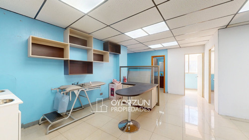 Se Vende Oficina De 71 M2 Con Estacionamiento