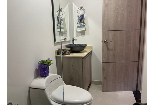 Apartamento, Laureles Hermoso Con Parqueadero