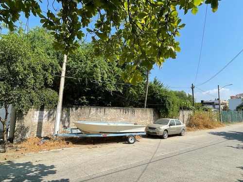 Land With Excellent Location In Manzanillo, Just One Block From The Beach.