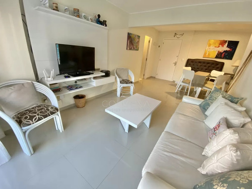 Venta De Apartamento De 1 Dormitorio En Brava En Edificio Torre Marina Punta Del Este