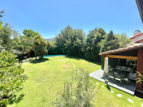 Casa Chilena, Golf De Manquehue, Amplio Jardín, 6d 6b 3estac