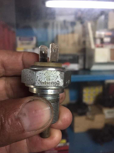 Imagen 2 de 3 de Suiche Válvula Luz Retroceso Corcel, Del Rey (original Ford)