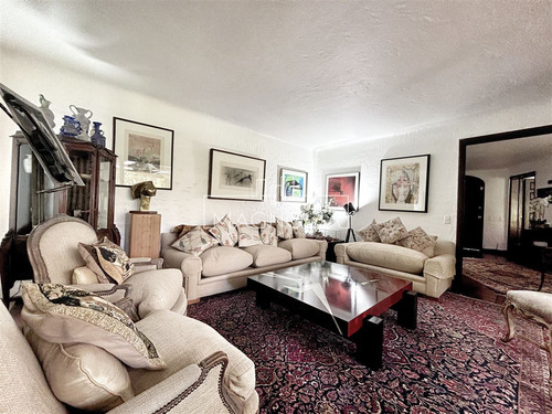 Casa En Arriendo De 6d/4b En Las Condes
