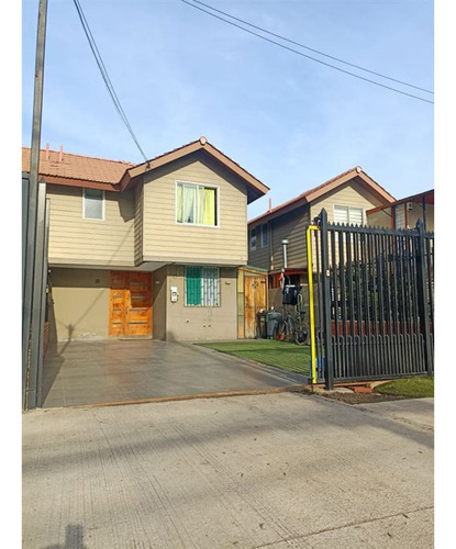 Casa En Venta De 3 Dorm. 3baños En Puente Alto 