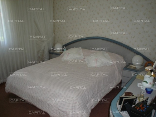 Casa En Cantegril Punta Del Este + Venta- Ref: 24792