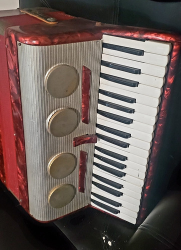 Imagen 4 de 4 de Acordeón A Piano