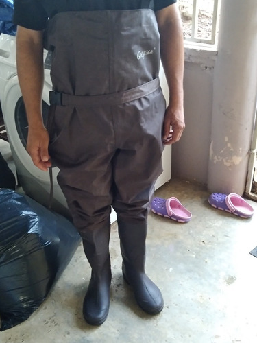 Imagen 3 de 3 de Capote Impermeable Con Botas