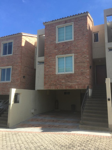 Town House En Altos De Guataparo Conjunto Vistalago. Minerva K