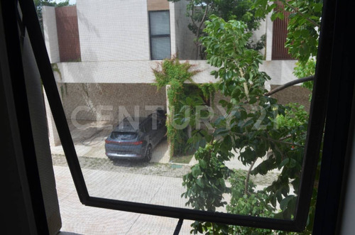 Town House En Venta - Fraccionamiento Montebello