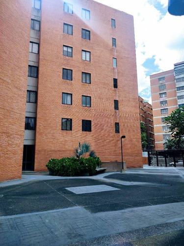 Se Alquila Amoblado, Iluminado Y Ventilado Apto En La Urb. Los Chorros, Piso Bajo