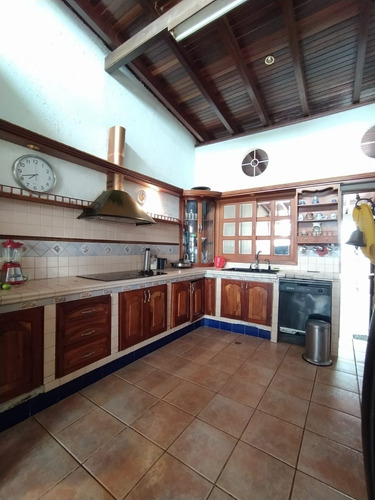Best House Vende Linda Casa En La Cooperativa Guaicaipuro, Los Teques.