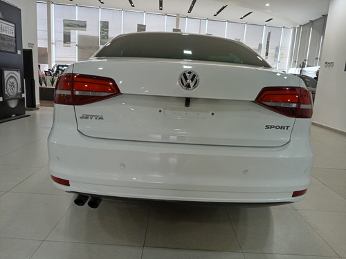 Volkswagen Jetta 2.5 Sportline Tiptronic At