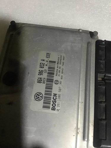 Computadora Ecu Motor Volkswagen Jetta 02-05 06a 906 032 A (Usado)