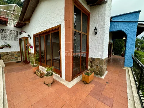 Casa En Arriendo En Loma Del Escobero. Cod A776176