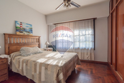 Venta Casa 4 Amb. En Palomar Av. Rosales 2100