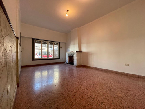 Venta Casa Ph 3 Ambientes Con Fondo Libre Castelar Centro