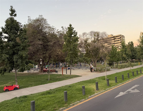 Departamento En Arriendo De 4 Dorm. En Providencia
