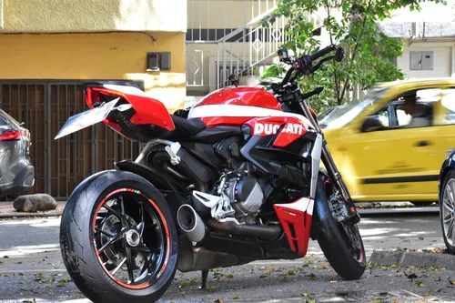 Ducati Streetfighter V2 2022