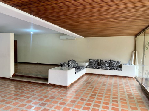 Imagen 10 de 21 de Vendo Pb 340m2 3h+s/2b+s/3p Las Mesetas 4048