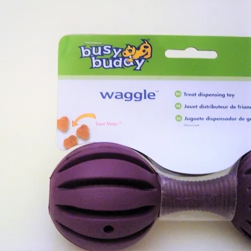 Juguete resistente para perros Amicus m/L con dispensador de bocadillos de color remolacha