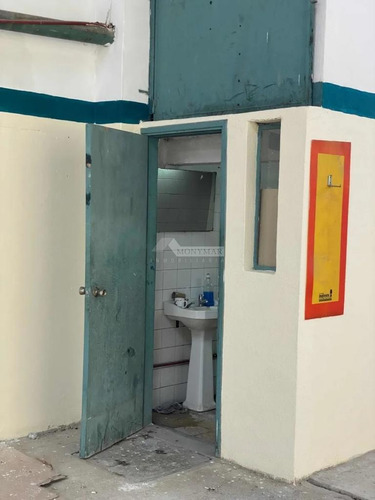 Local Galpon Deposito La Blanqueada Venta Dulcinea Y Luis A. De Herrera Y Pasos Nuevocentro 550m