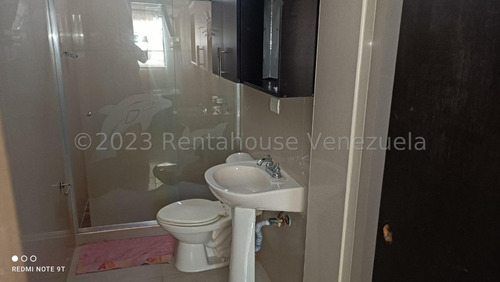 Maria Elena Latouche Vende Hermoso Townhouse . Conjunto Cerrado, Cuenta Con Pozo, Planta Eléctrica A Gas. Mels 23-33278. Visitela Excelente Inversión