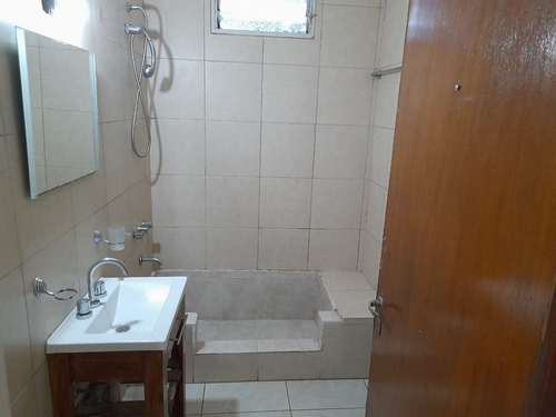 Casa Tipo Ph 3 Ambientes Muy Comodo En Castelar