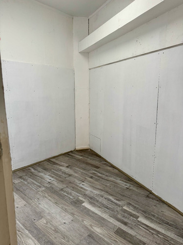 Amplia Casona Con Giro Comercial A Pasos De Sporting Club
