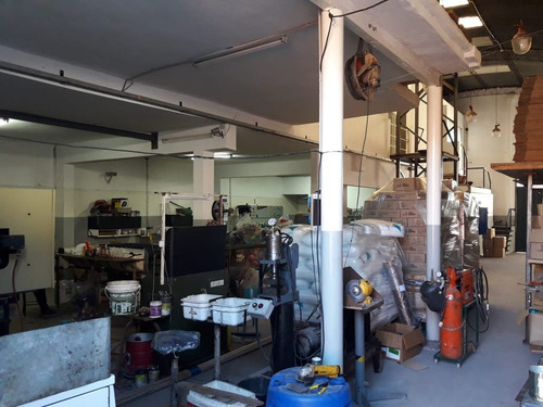 Imagen 8 de 13 de Venta Galpón - Deposito En Dos Plantas En Barrio Bernardino Rivadavia, Sobre Mas De 350mts2 Cubiertos