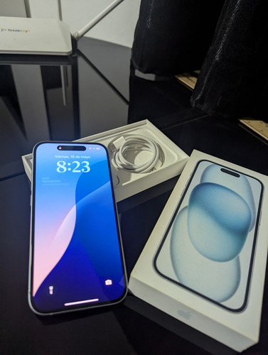 iPhone 15 256gb Estética 10 Accesorios Originales (Reacondicionado)
