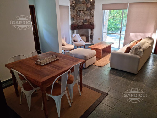 Casa 4 Dormitorios Con Piscina Sobre Ruta 10 ,interbalnearia Solanas.