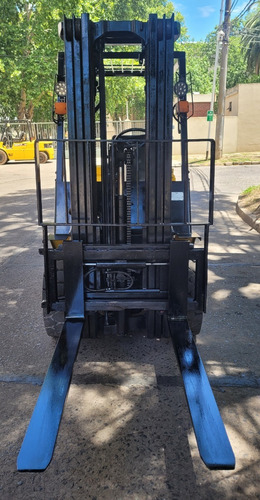 Imagen 6 de 16 de Autoelevador Yale 2500kg Desplazador Lateral Reacondicionado