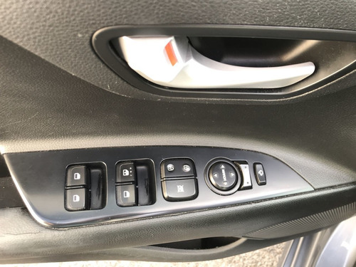 Imagen 12 de 15 de Kia Rio 5 Puertas
